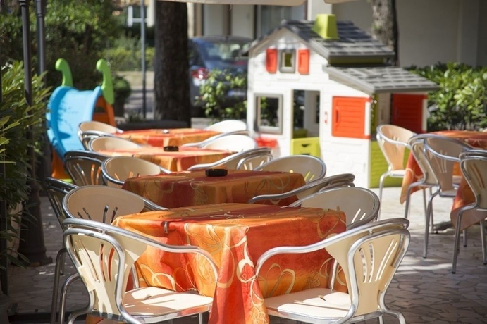 Imagen de los exteriores del Hotel Silvia Misano Adriatico. Foto 12