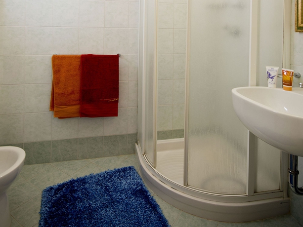 Imagen de la habitación del Hotel Silvie Rose. Foto 7