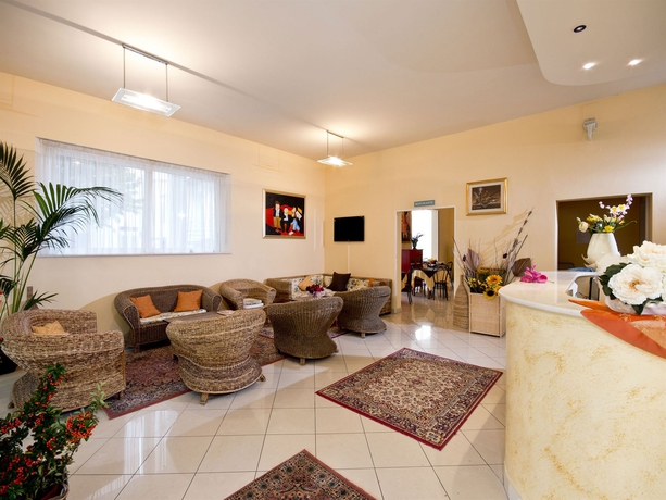 Imagen de los interiores del Hotel Silvie Rose. Foto 16