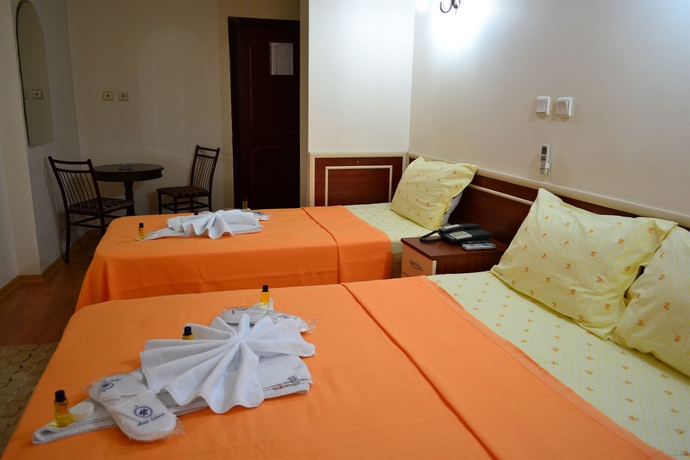 Imagen de la habitación del Hotel Silviya. Foto 4