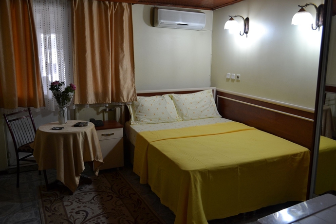 Imagen de la habitación del Hotel Silviya. Foto 6