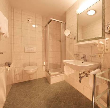 Imagen de la habitación del Hotel Silvretta, Sankt Zeno. Foto 8