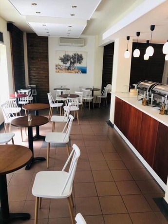 Imagen del bar/restaurante del Hotel SimOtel Ermis. Foto 4