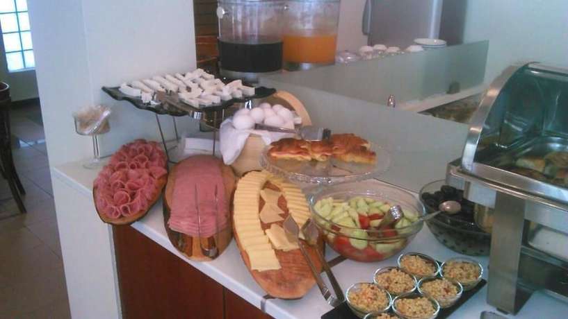Imagen del bar/restaurante del Hotel SimOtel Ermis. Foto 5