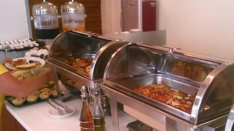 Imagen del bar/restaurante del Hotel SimOtel Ermis. Foto 7