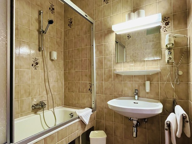 Imagen de la habitación del Hotel Simader. Foto 8