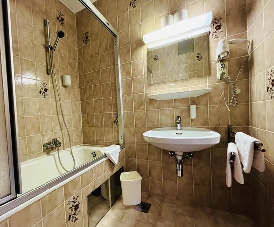 Imagen de la habitación del Hotel Simader. Foto 18