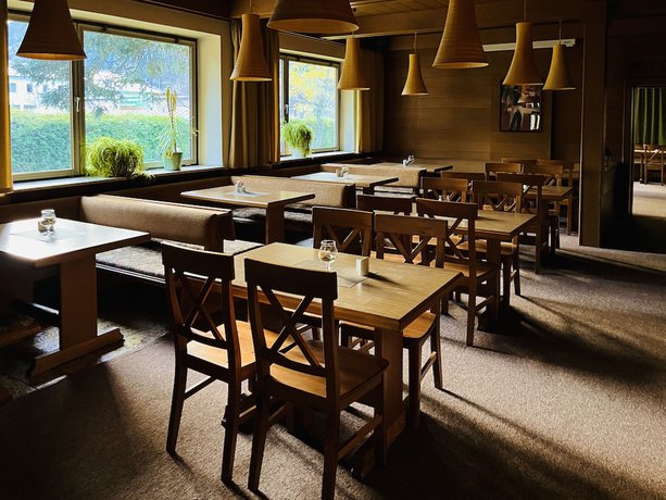 Imagen del bar/restaurante del Hotel Simader. Foto 6