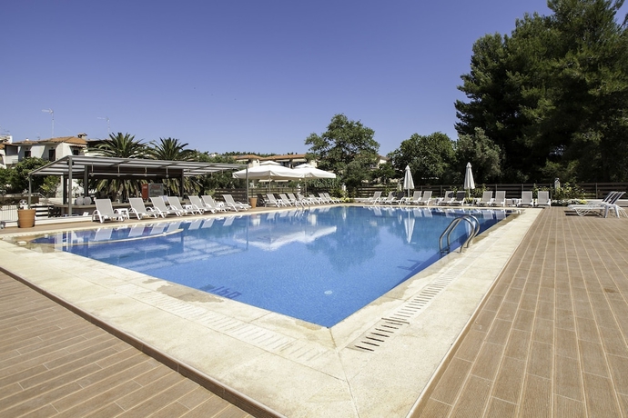 Imagen de la piscina del Hotel Simeon, Metamorfosi. Foto 11