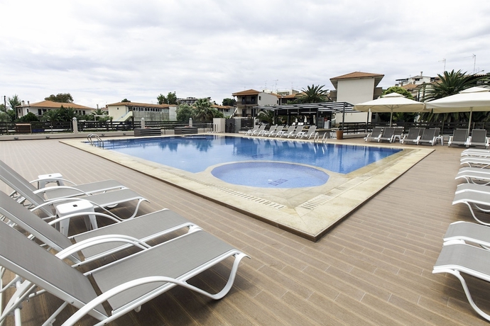Imagen de la piscina del Hotel Simeon, Metamorfosi. Foto 12