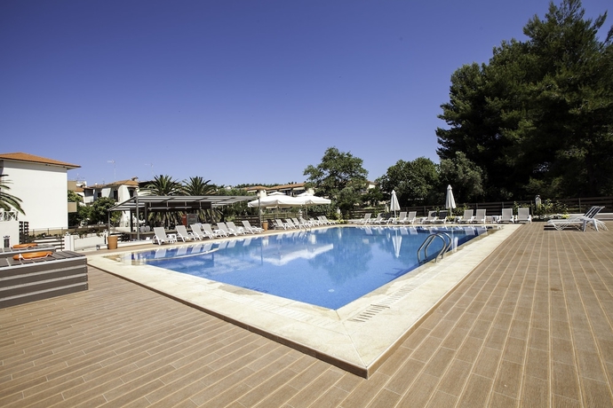 Imagen de la piscina del Hotel Simeon, Metamorfosi. Foto 15