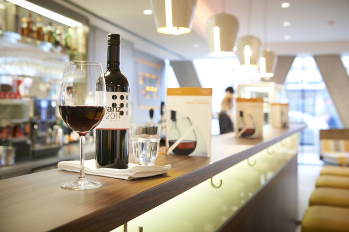 Imagen del bar/restaurante del Hotel Simm's &ndash; The Cityhotel Next To Metro U3. Foto 9