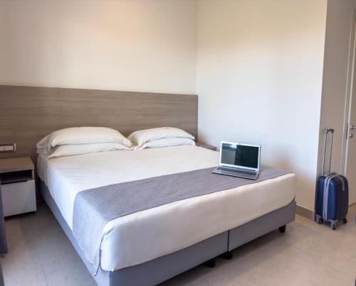 Imagen general del Hotel Simon Aprilia. Foto 11