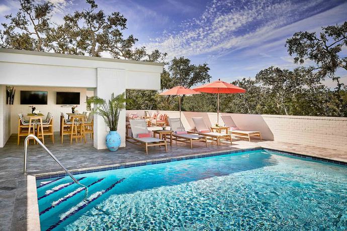 Imagen de la piscina del Hotel Simone. Foto 20