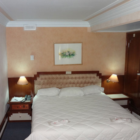 Imagen de la habitación del Hotel Simorgh. Foto 9