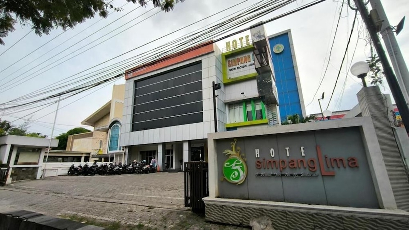 Imagen general del Hotel Simpang Lima Semarang. Foto 1