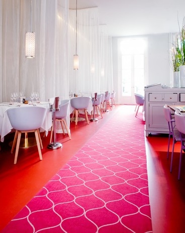 Imagen del bar/restaurante del Hotel Simple. Foto 2