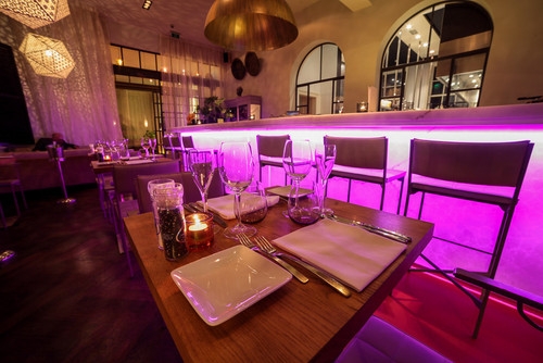 Imagen del bar/restaurante del Hotel Simple. Foto 3