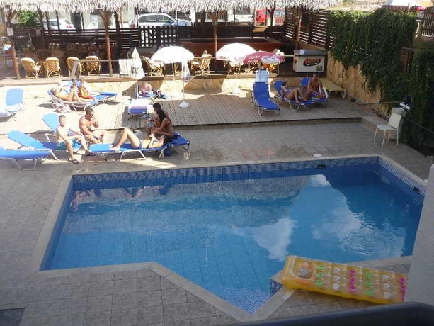 Imagen de la piscina del Hotel Simple Hersonissos Blue. Foto 5