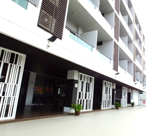 Imagen de los exteriores del Hotel Simplitel. Foto 7