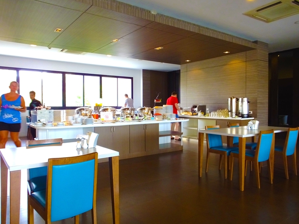 Imagen del bar/restaurante del Hotel Simplitel. Foto 5