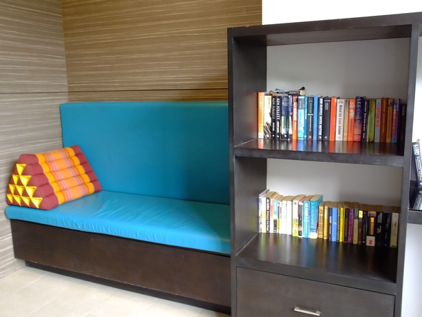 Imagen de los interiores del Hotel Simplitel. Foto 16