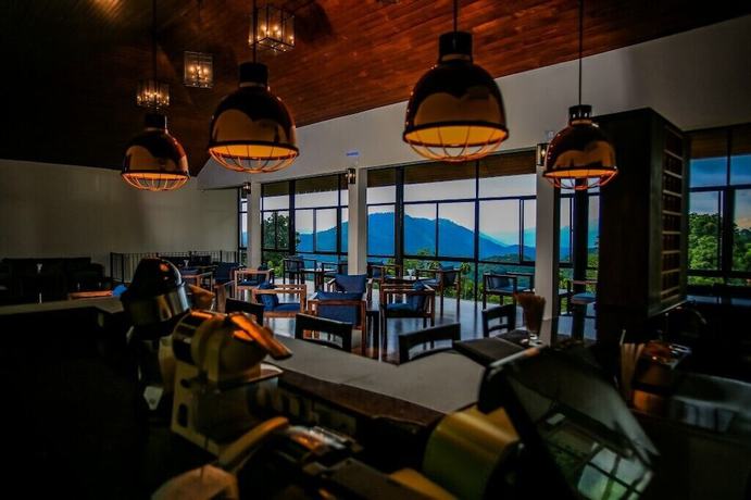 Imagen del bar/restaurante del Hotel Simpson\'s Forest. Foto 8