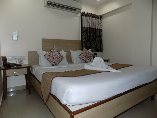 Imagen de la habitación del Hotel Simran. Foto 16