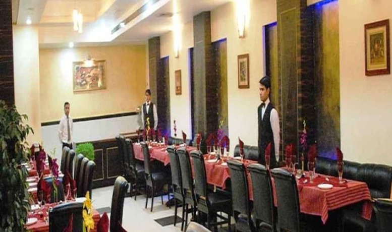 Imagen del bar/restaurante del Hotel Simran Heritage. Foto 3