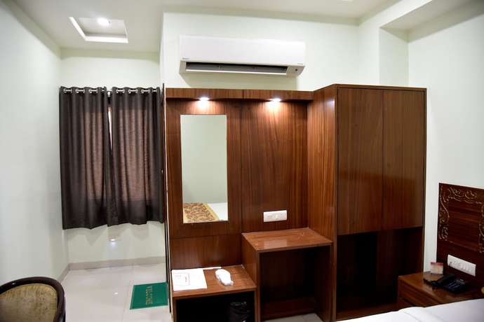 Imagen de la habitación del Hotel Simran Pride. Foto 5