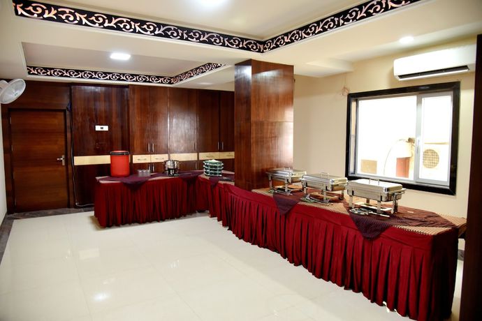 Imagen del bar/restaurante del Hotel Simran Pride. Foto 4