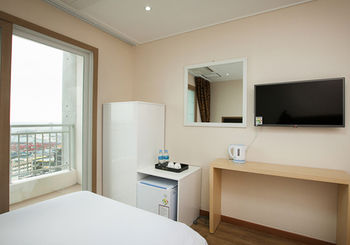 Imagen de los exteriores del Hotel Sims. Foto 15