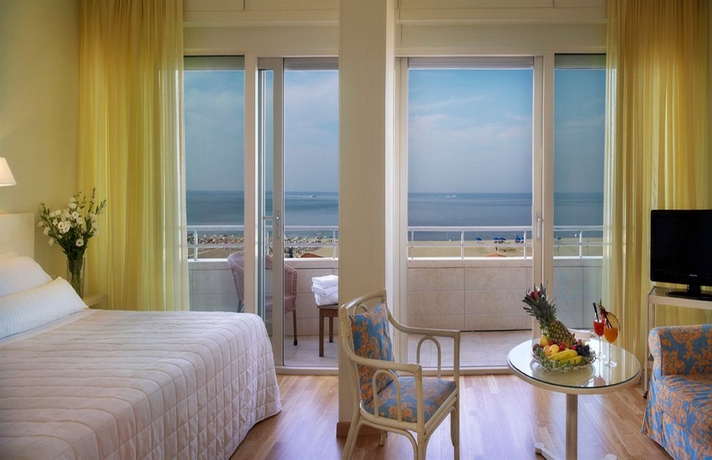 Imagen de la habitación del Hotel Sina Astor. Foto 9