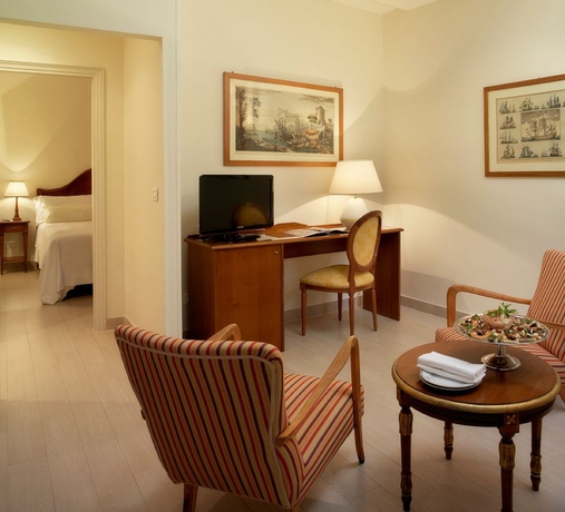 Imagen de los interiores del Hotel Sina Astor. Foto 14