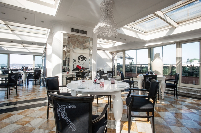 Imagen del bar/restaurante del Hotel Sina Bernini Bristol, Autograph Collection. Foto 9