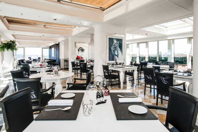 Imagen del bar/restaurante del Hotel Sina Bernini Bristol, Autograph Collection. Foto 11