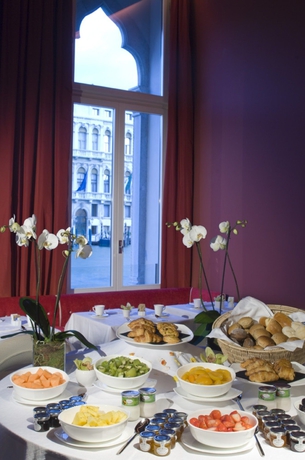 Imagen del bar/restaurante del Hotel Sina Centurion Palace. Foto 4