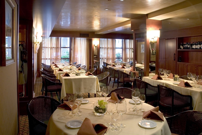 Imagen del bar/restaurante del Hotel Sina De La Ville. Foto 3