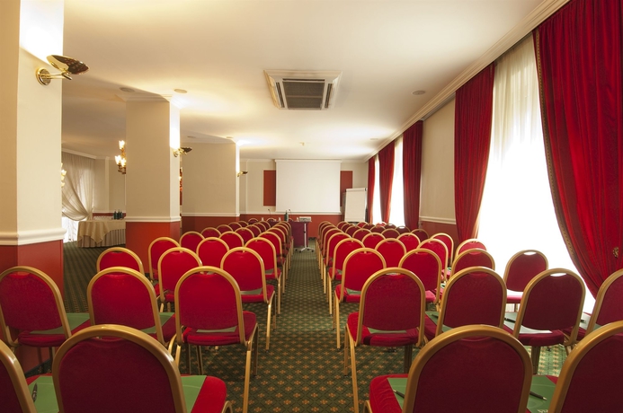 Imagen de los interiores del Hotel Sina De La Ville. Foto 14