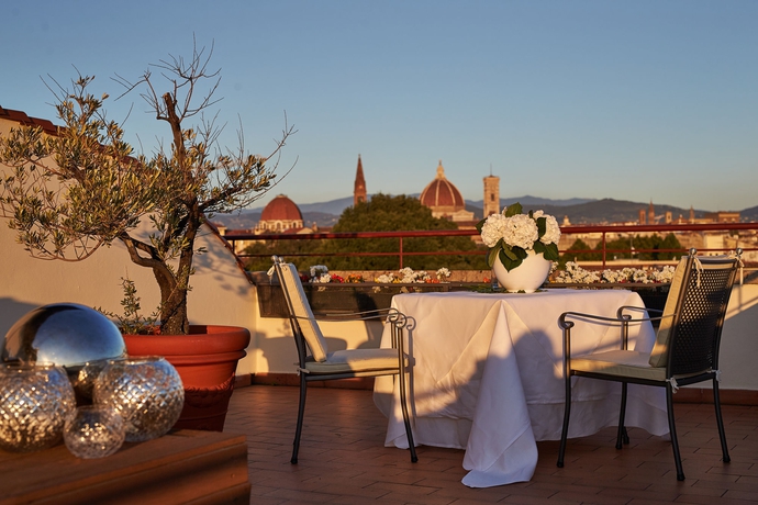 Imagen de la habitación del Hotel Sina Villa Medici, Autograph Collection. Foto 5