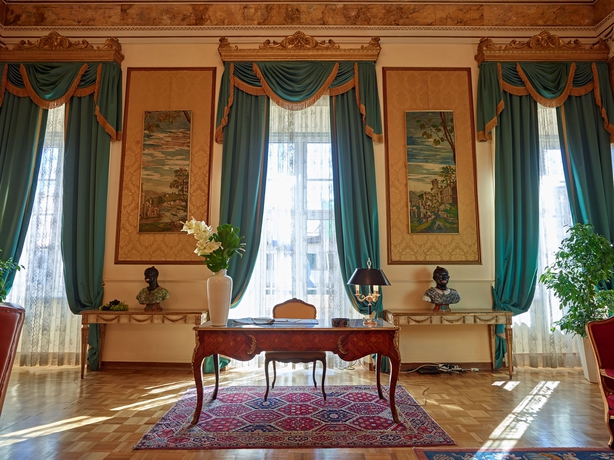 Imagen de la habitación del Hotel Sina Villa Medici, Autograph Collection. Foto 7