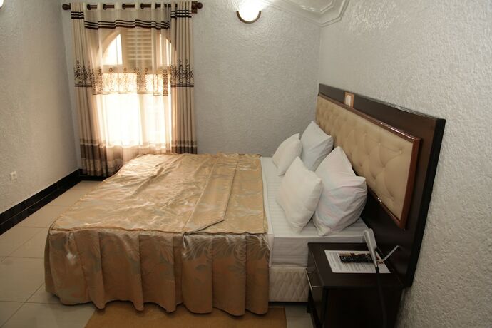 Imagen de la habitación del Hotel Sinai Suites. Foto 14