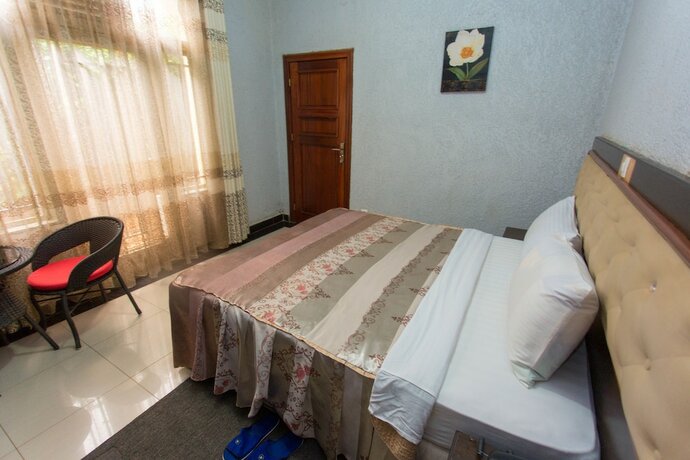 Imagen de la habitación del Hotel Sinai Suites. Foto 15