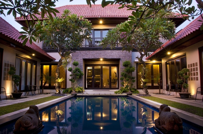 Imagen de la piscina del Hotel Sindhu Mertha Suite. Foto 18