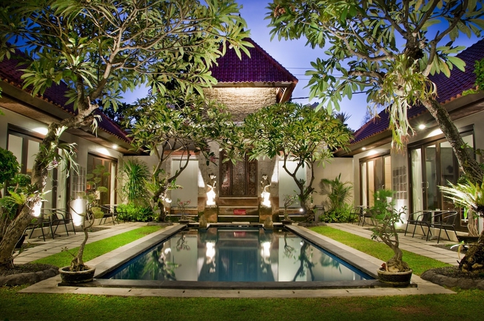 Imagen de la piscina del Hotel Sindhu Mertha Suite. Foto 19