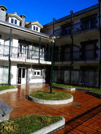 Imagen de los exteriores del Hotel Sindika. Foto 13