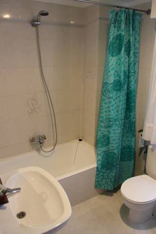 Imagen de la habitación del Hotel Sindika. Foto 10