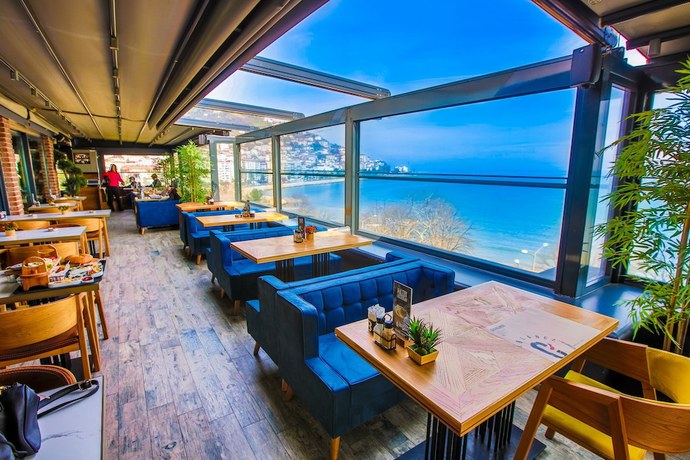 Imagen del bar/restaurante del Hotel Sinema. Foto 4