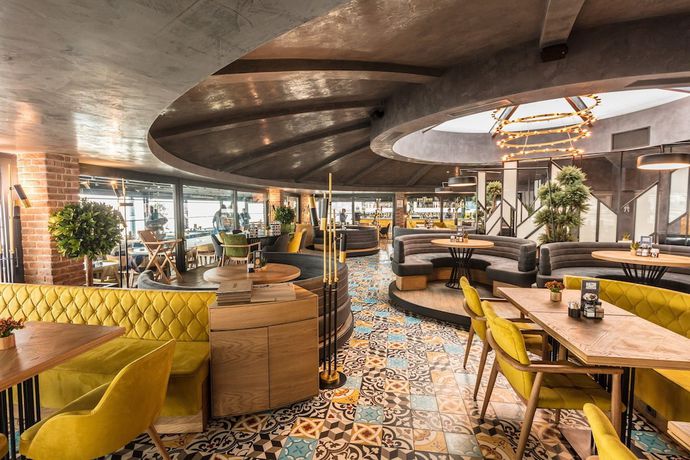 Imagen del bar/restaurante del Hotel Sinema. Foto 5