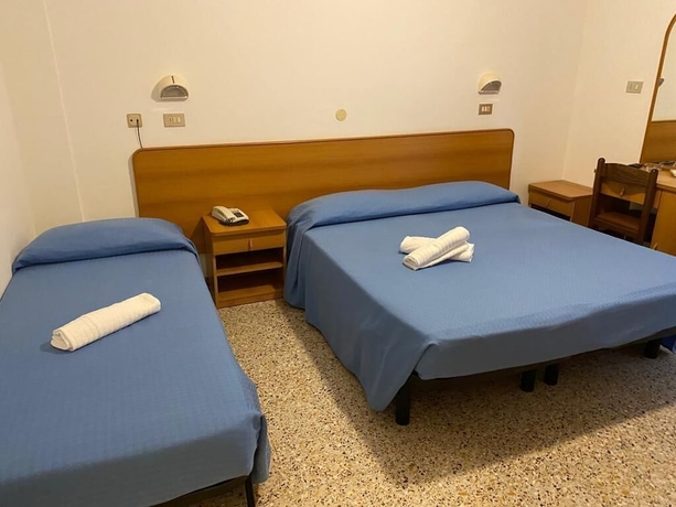 Imagen de la habitación del Hotel Singapore, Cervia. Foto 8